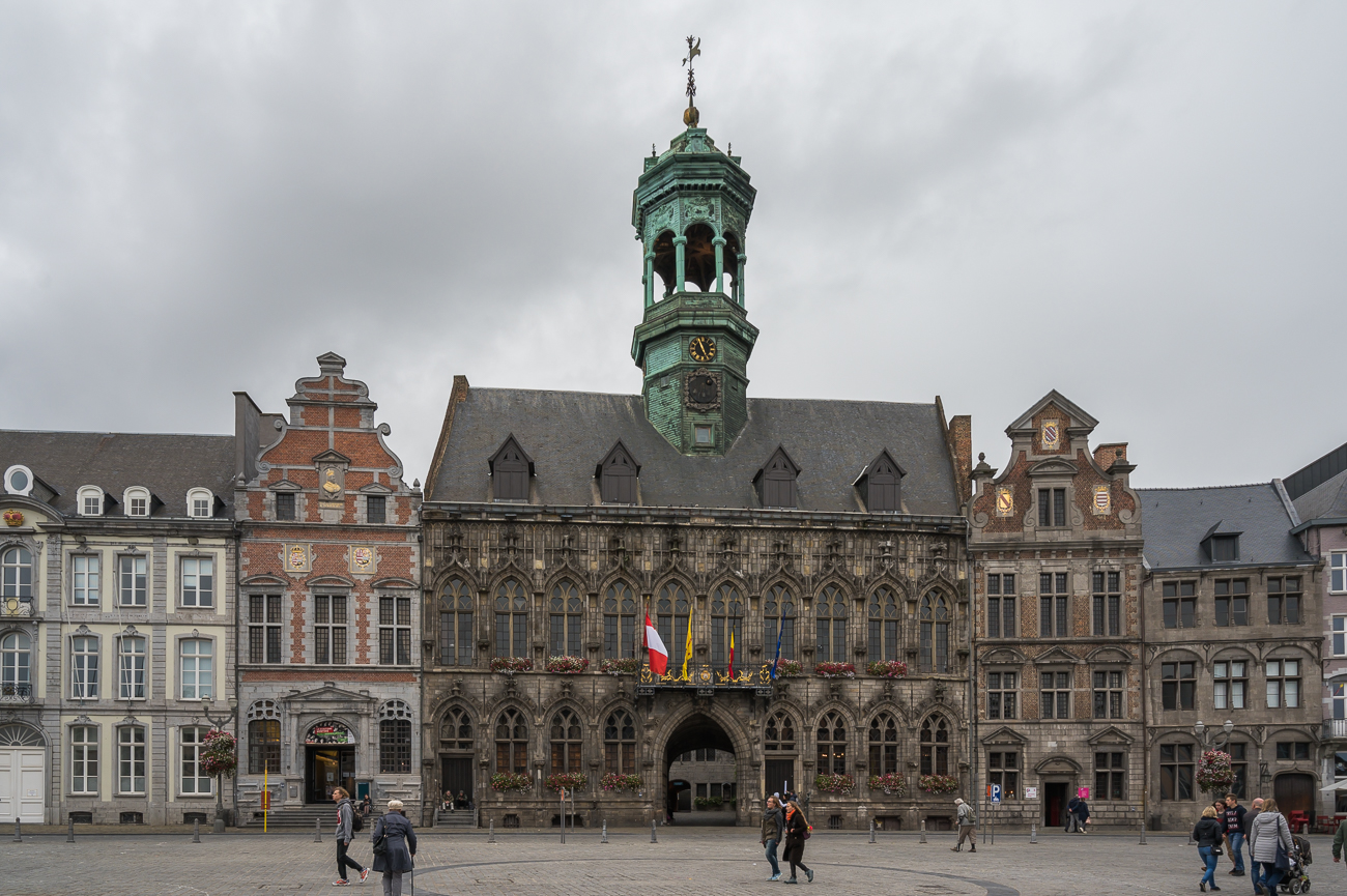 Das Rathaus von Mons 