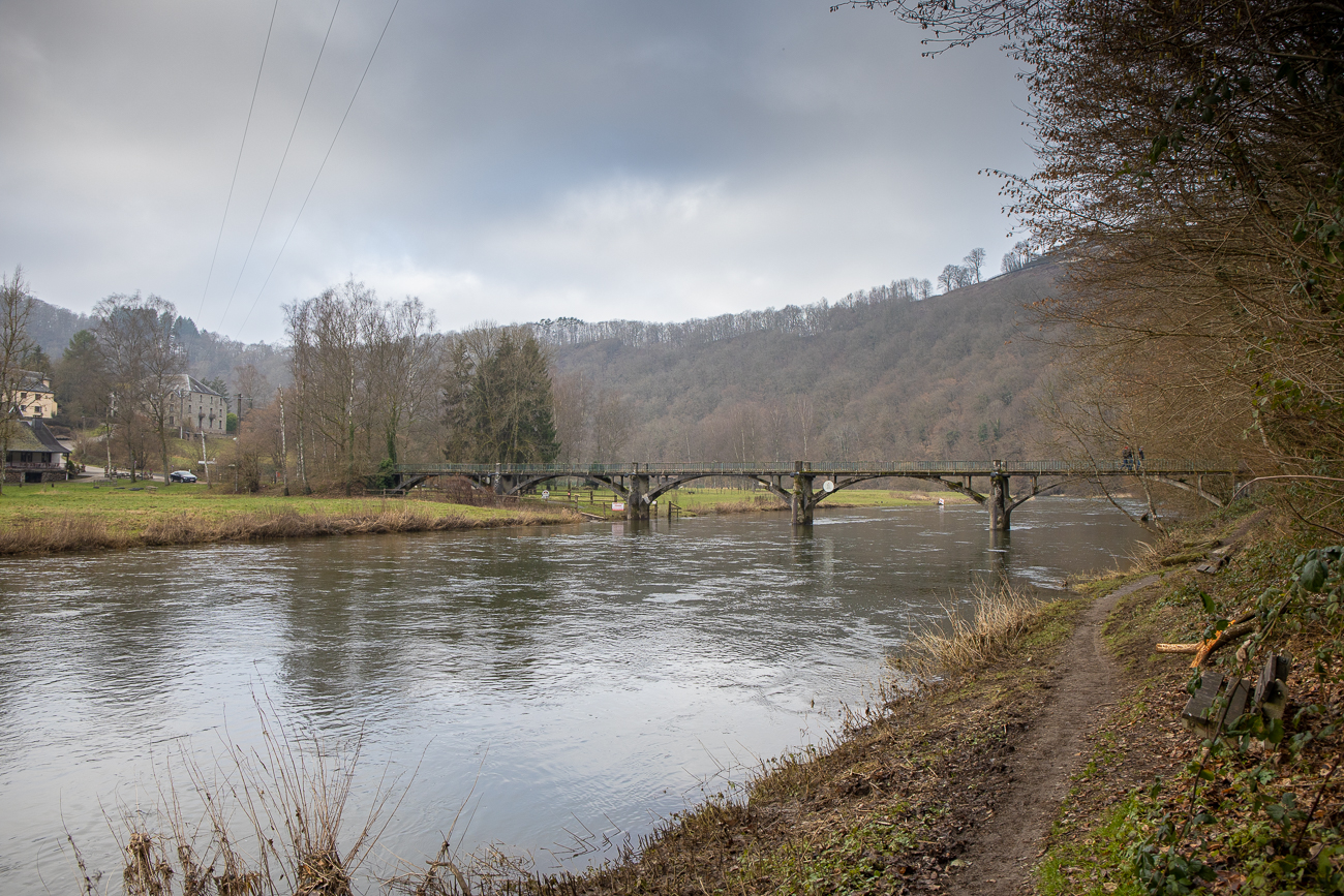 Brücke über den Fluss