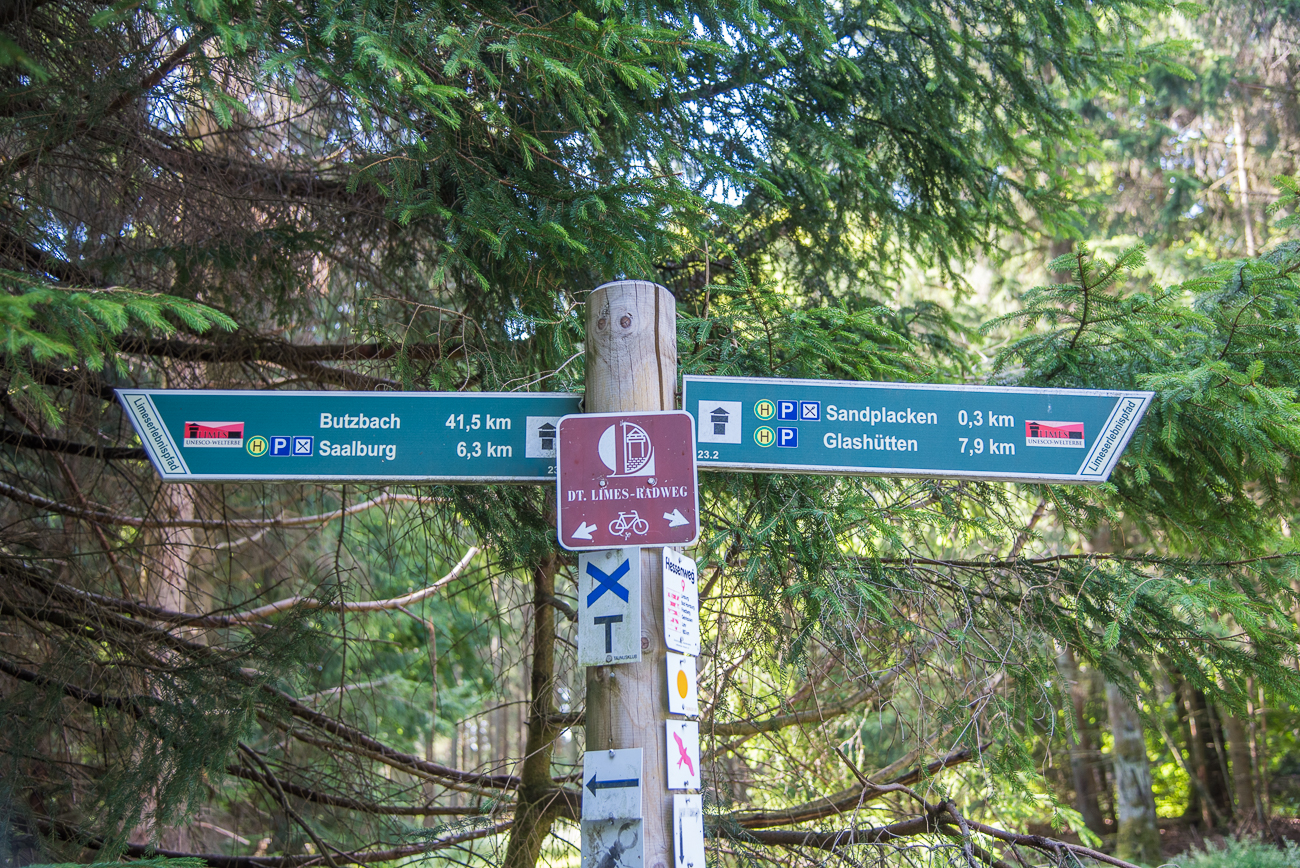 Wegweiser in alle Richtungen ;-)