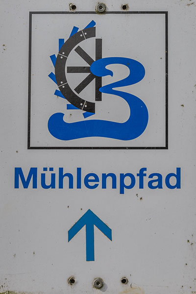 Kennzeichnung des Premiumwanderwegs M&uuml;hlenpfad