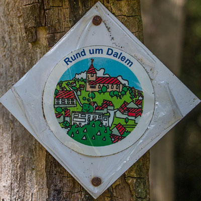 Kennzeichnung des Wanderweges Rund um Dalem