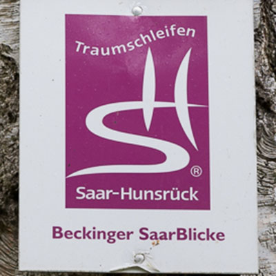 Kennzeichnung des Premiumwanderwegs Beckinger SaarBlicke