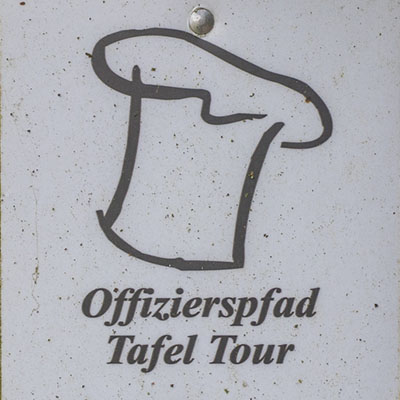 Kennzeichnung des Premiumwanderwegs Offizierspfad