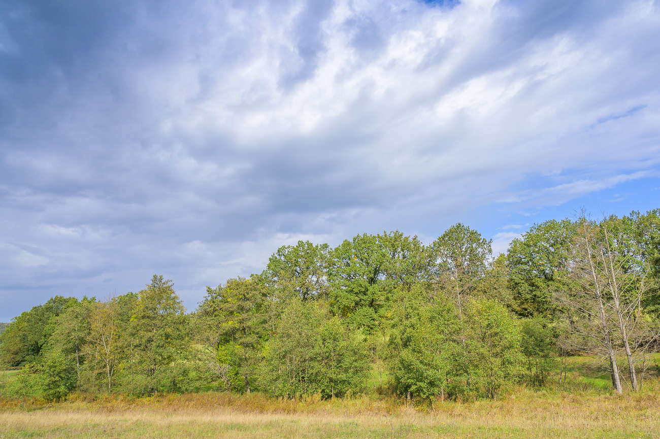 Links dunkle Wolken, rechts blauer Himmel, am Ende war das Wetter doch sch&ouml;n