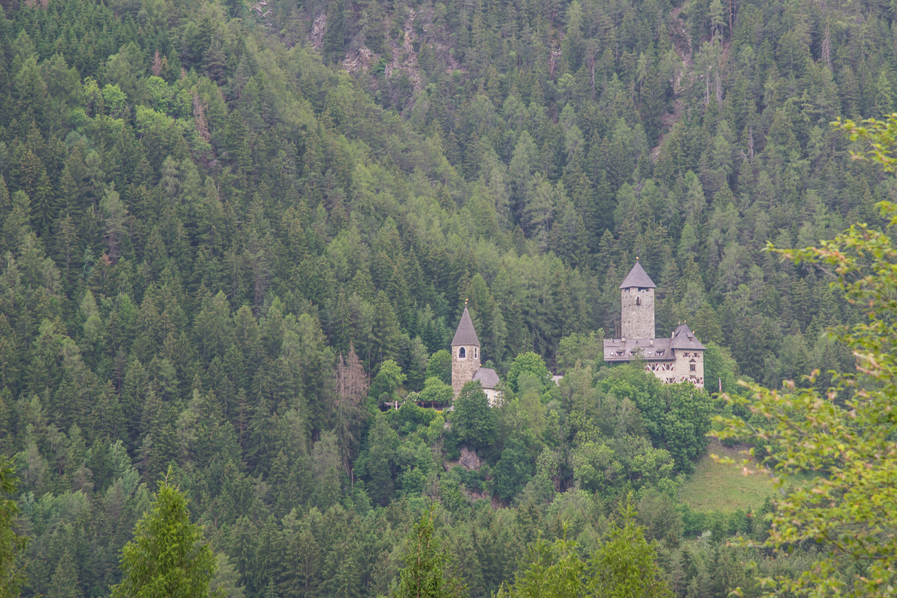 Schloss Neuhaus mit Kapelle