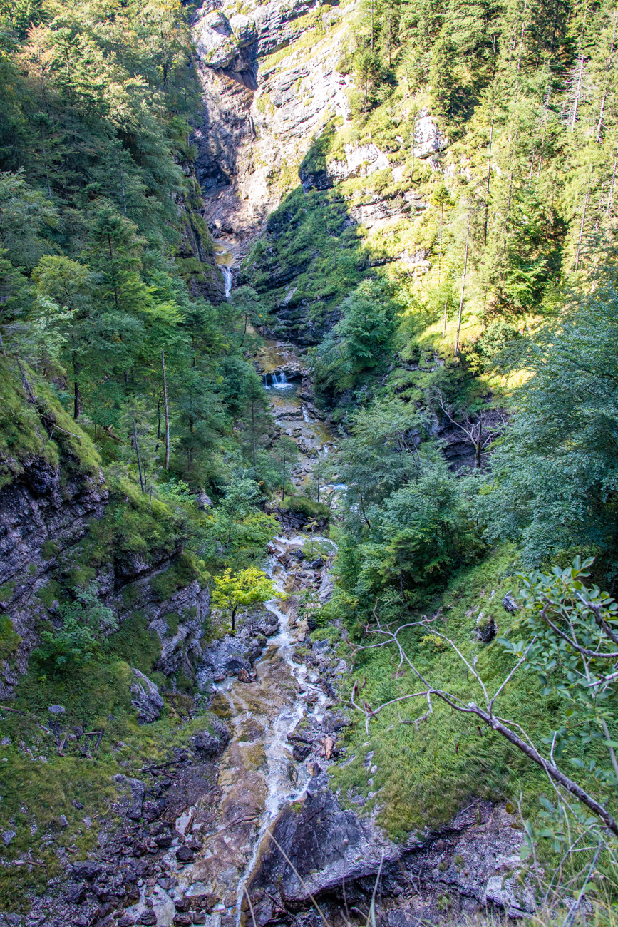 Im Tal flie&szlig;en Fischbach und Staubbach zusammen