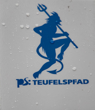 Kennzeichen des Premiumwanderweges Teufelspfad