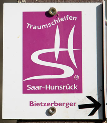 Kennzeichnung des Premiumwanderwegs Bietzerberger