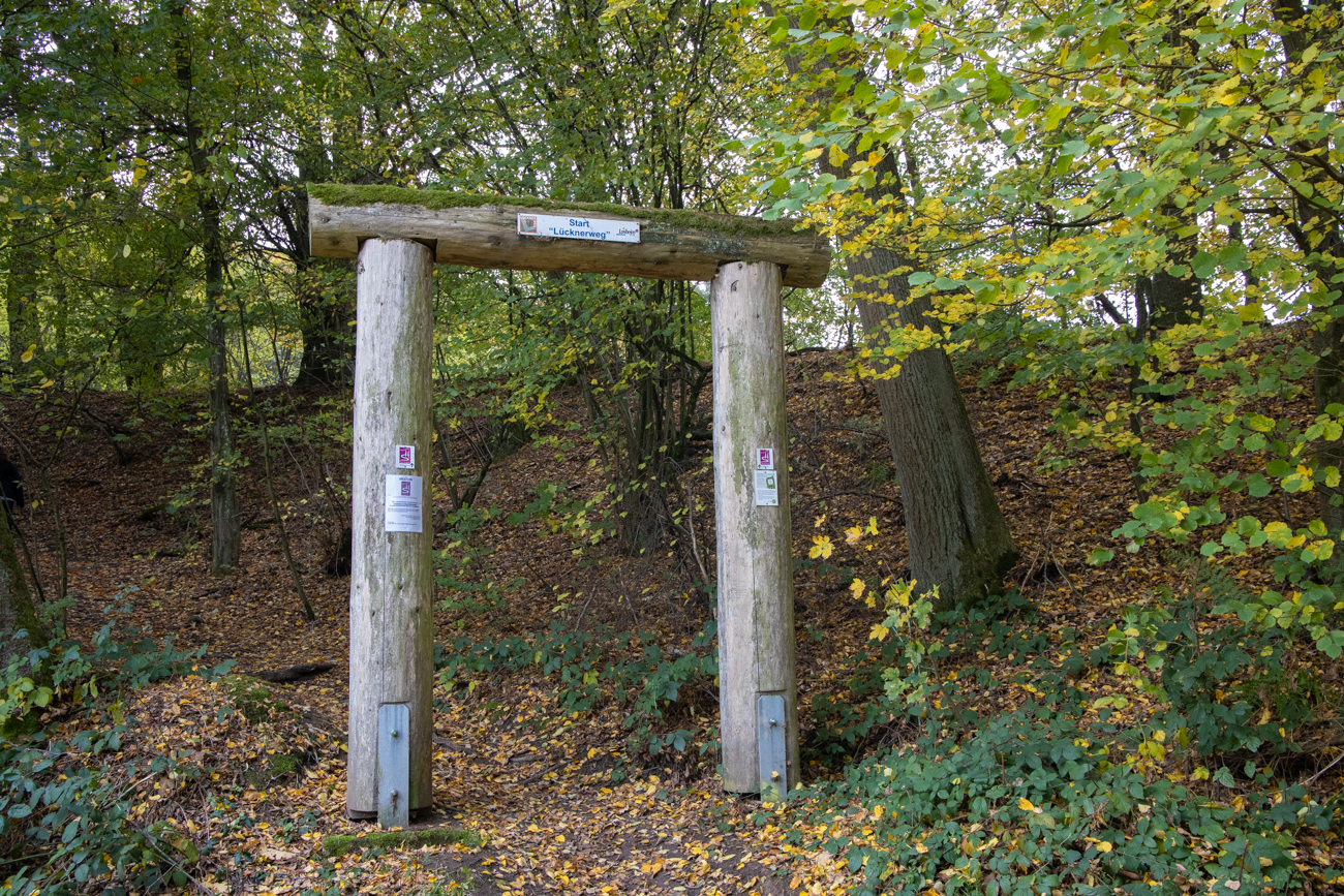 Portal am Start des Wanderwegs