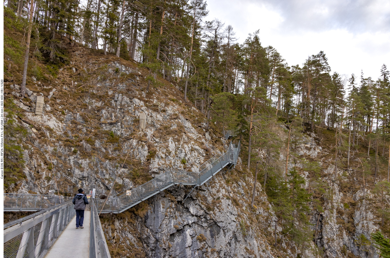 Rechts geht es zu einer Kapelle hinauf