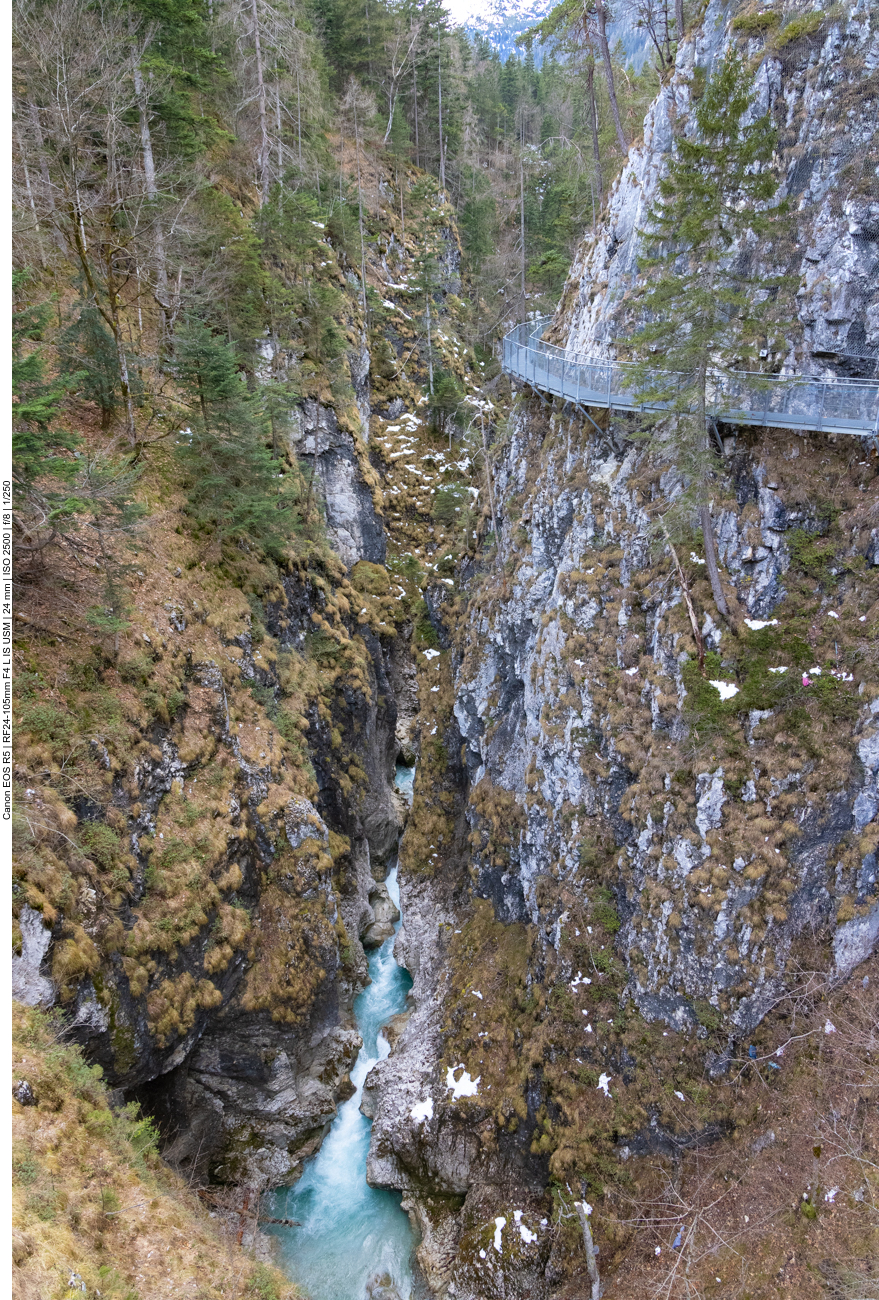 Wir gehen den linken Weg entlang