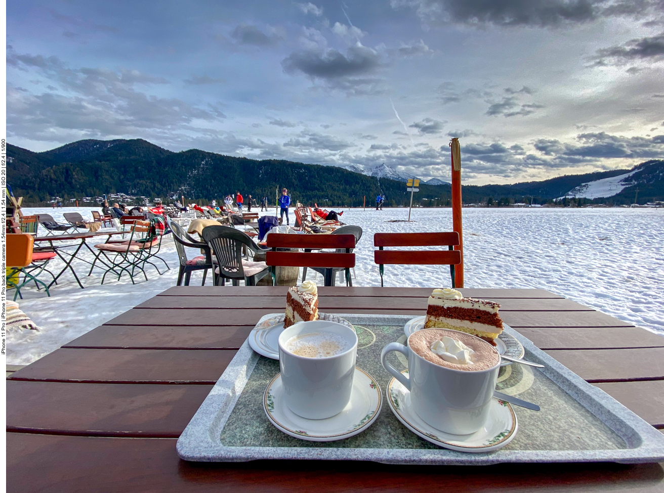 Kakao und Kuchen mit Ausblick