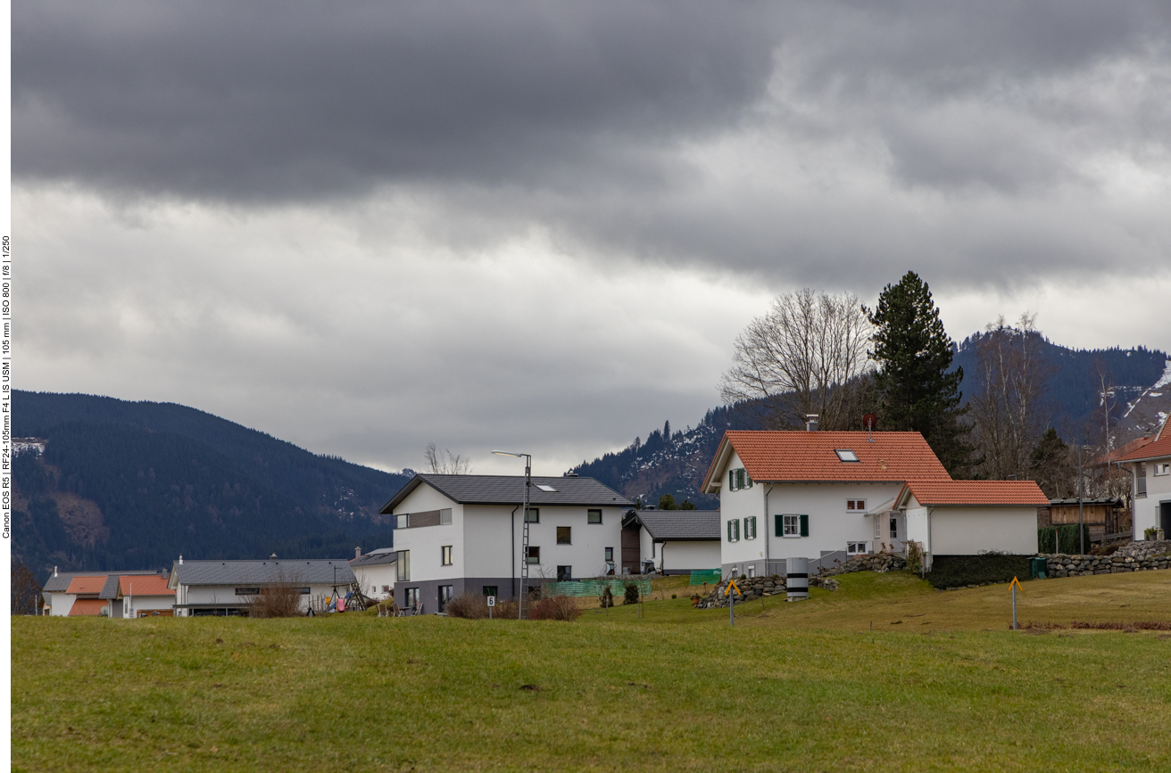 Im rot gedeckten Haus ist unsere Ferienwohnung