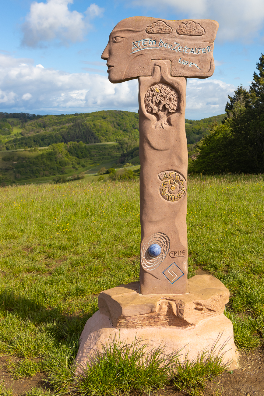 ... mit Skulptur