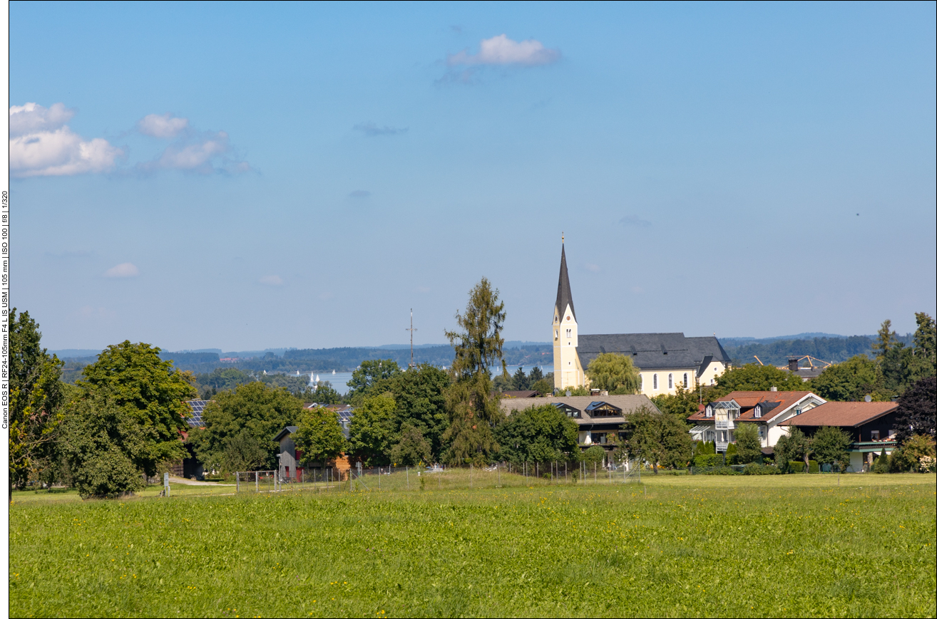 Der Chiemsee versteckt sich hinter Bernau, wo die Wanderung endet
