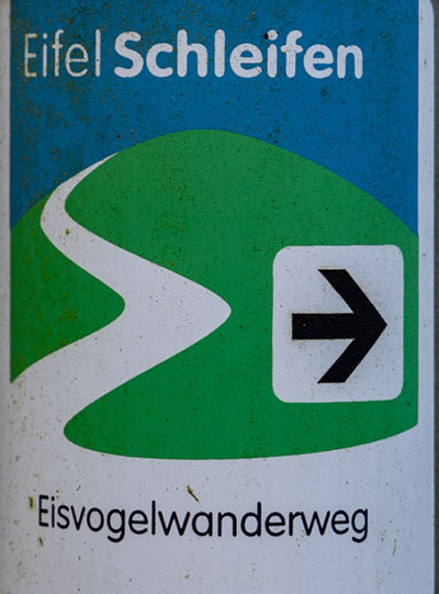 Kennzeichnung der Eifelschleife"Eisevogelwanderweg"