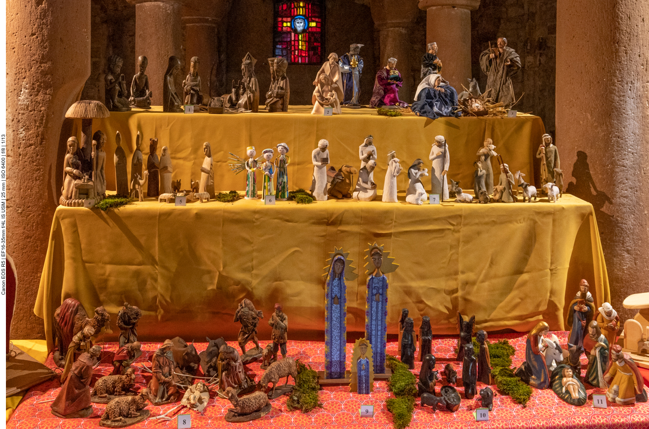 Krippenfiguren in der Kirche