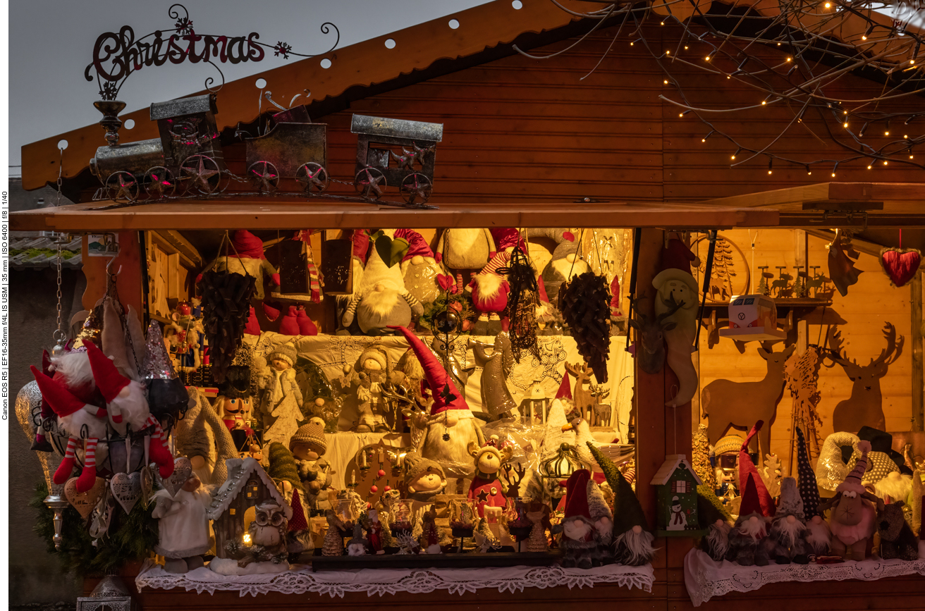 Stand mit Wichtelfiguren