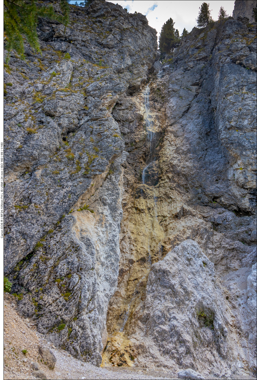 Wasserfall mit wenig Wasser