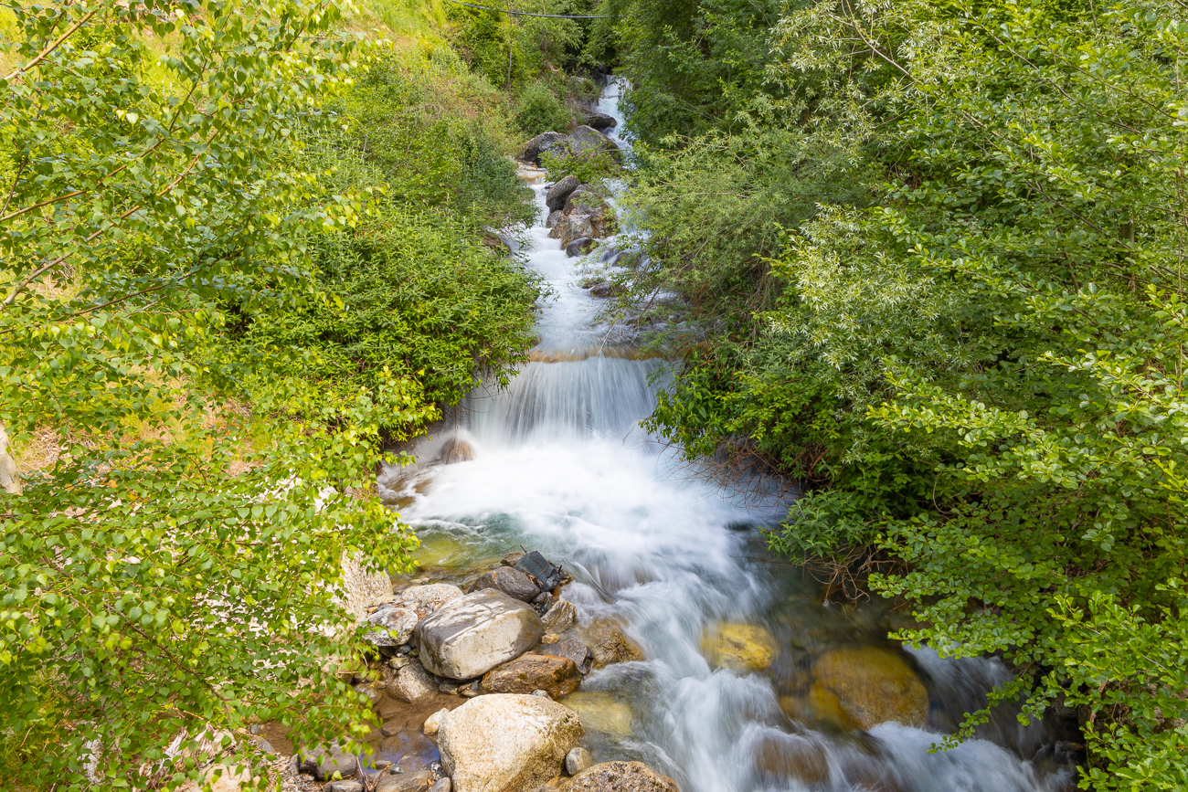 Wiederum f&auml;llt der Spronser Bach in Kaskaden hinab