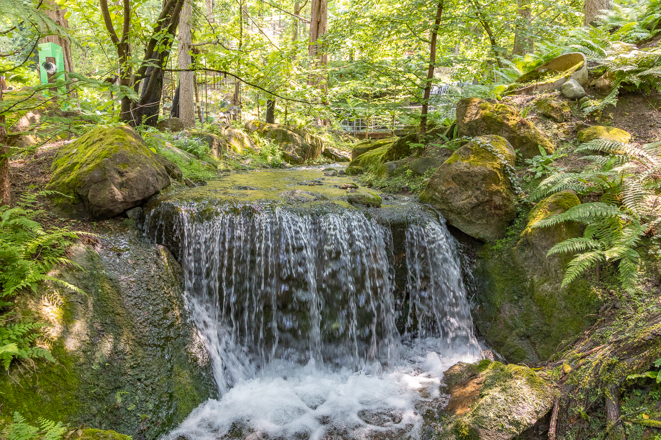 Künstlicher Wasserfall