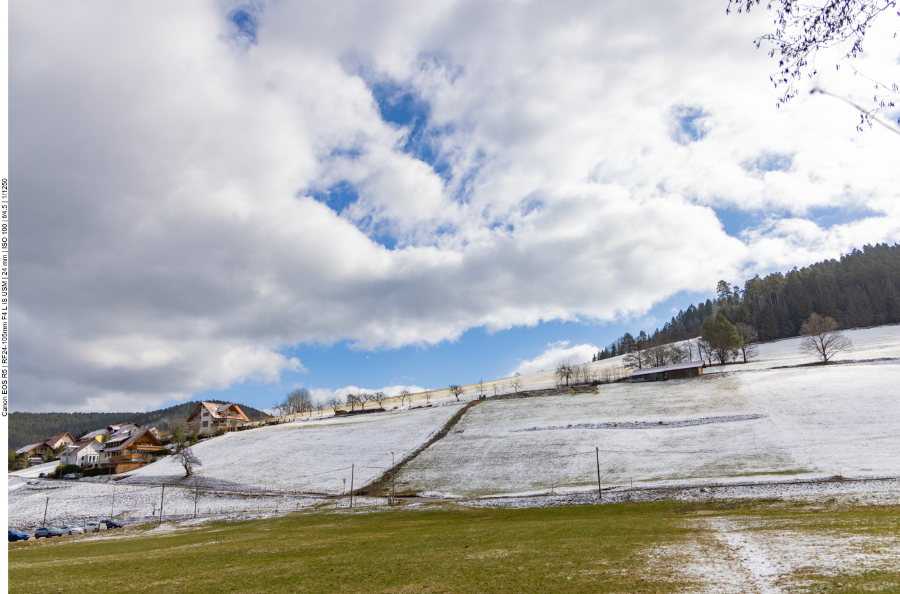 Die Hänge sind zum Teil noch mit Schnee bedeckt