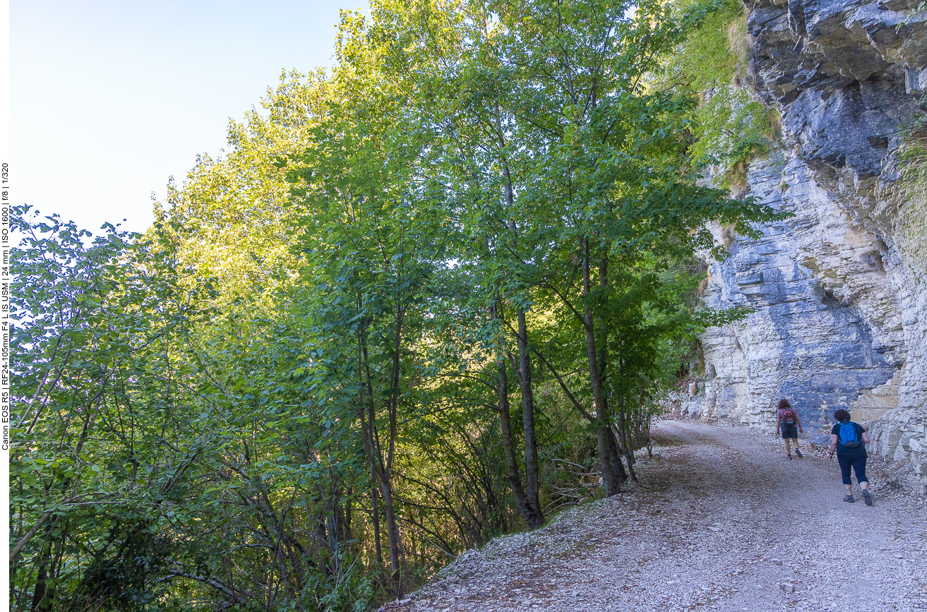 Immer an der Wand lang ;-)