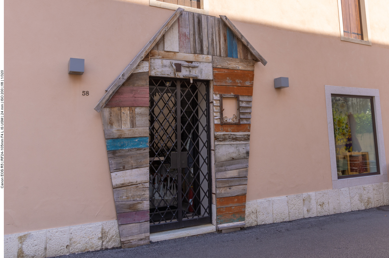 Originelle T&uuml;r in Bassano del Grappa