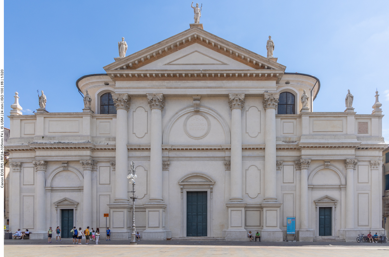 Sie nimmt fast die gesamte Piazza Libert&agrave; ein