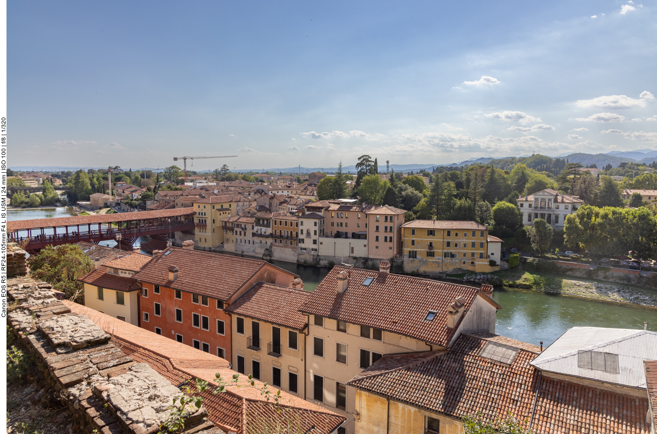 Blick vom Castello degli Ezzelini auf die Brenta und die Brücke