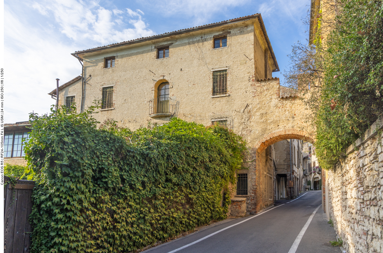Originelle T&uuml;r in Bassano del Grappa