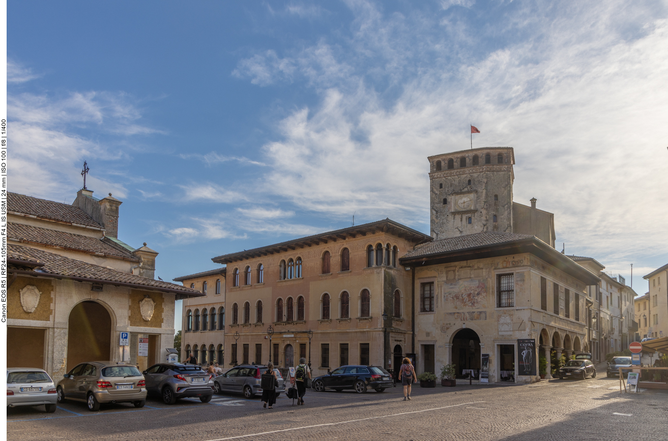 Die Loggia del Capitano/Palazzo des Cinquecento, ein freskengeschm&uuml;cktes Geb&auml;ude aus dem 16. Jahrhundert, beherbergt heute das Museo Civico. Es bewahrt unter anderem Erinnerungen an die prominenten Bewohner Asolos auf