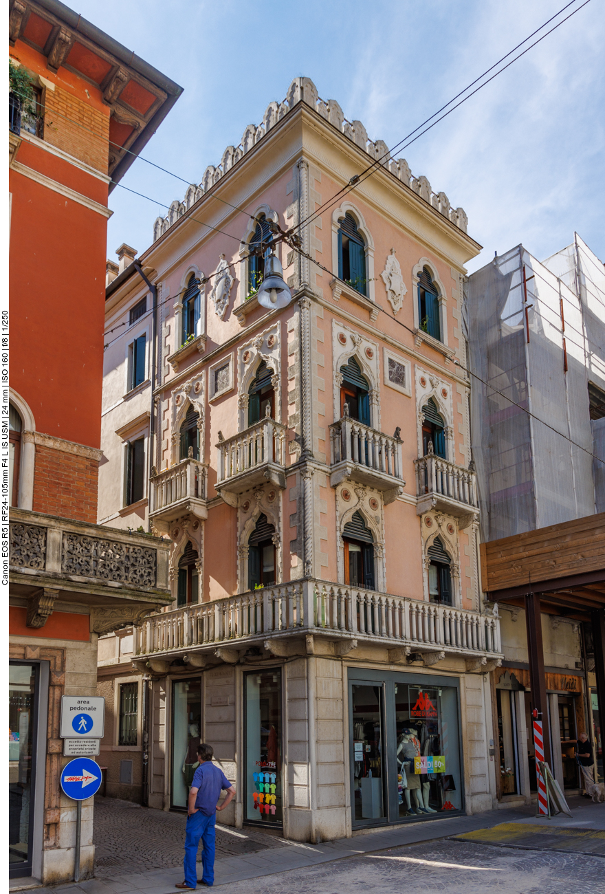 Sch&ouml;nes Eckhaus