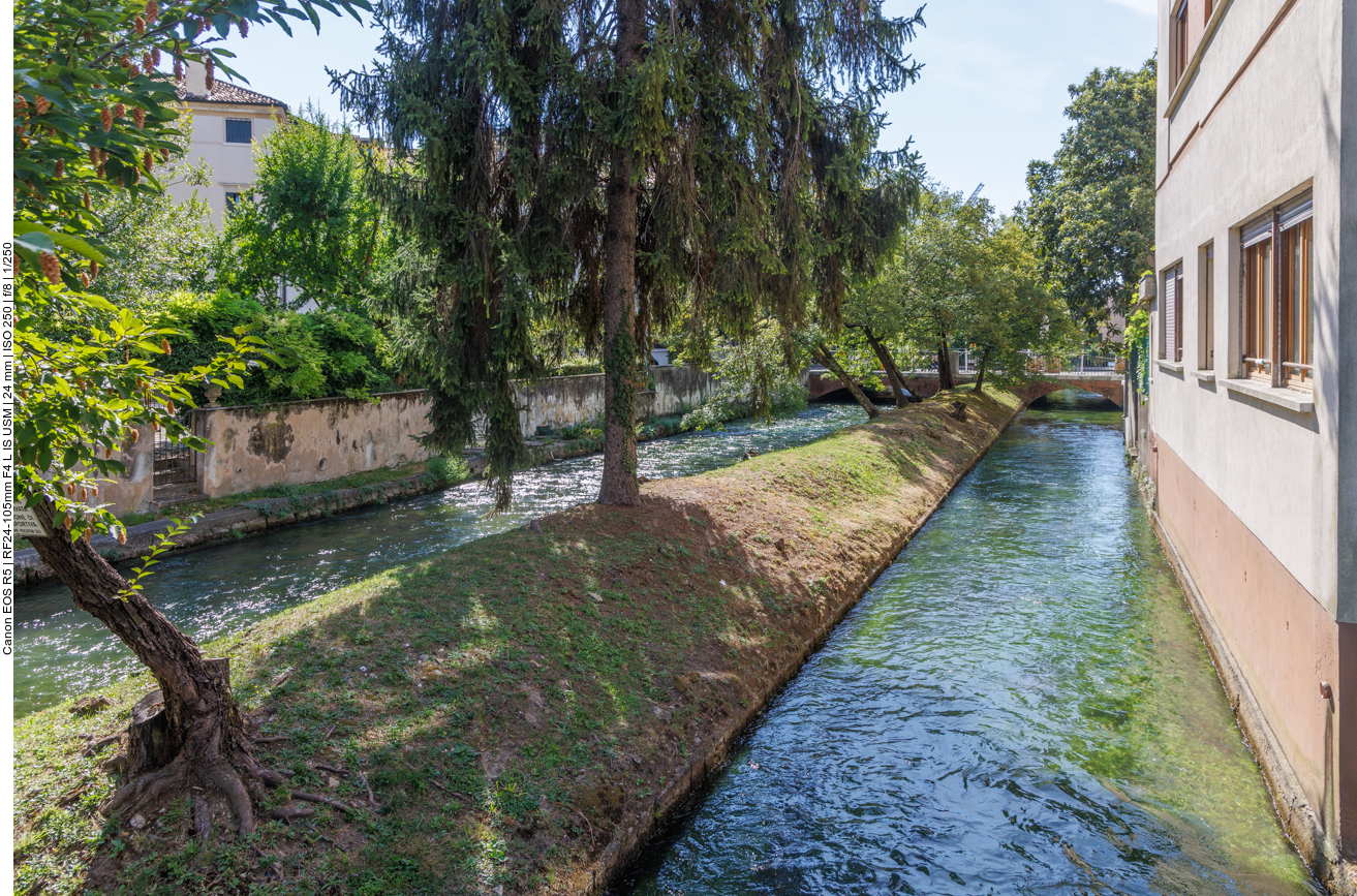Neben den beiden Fl&uuml;ssen ziehen sich auch mehrere Kan&auml;le durch die Stadt