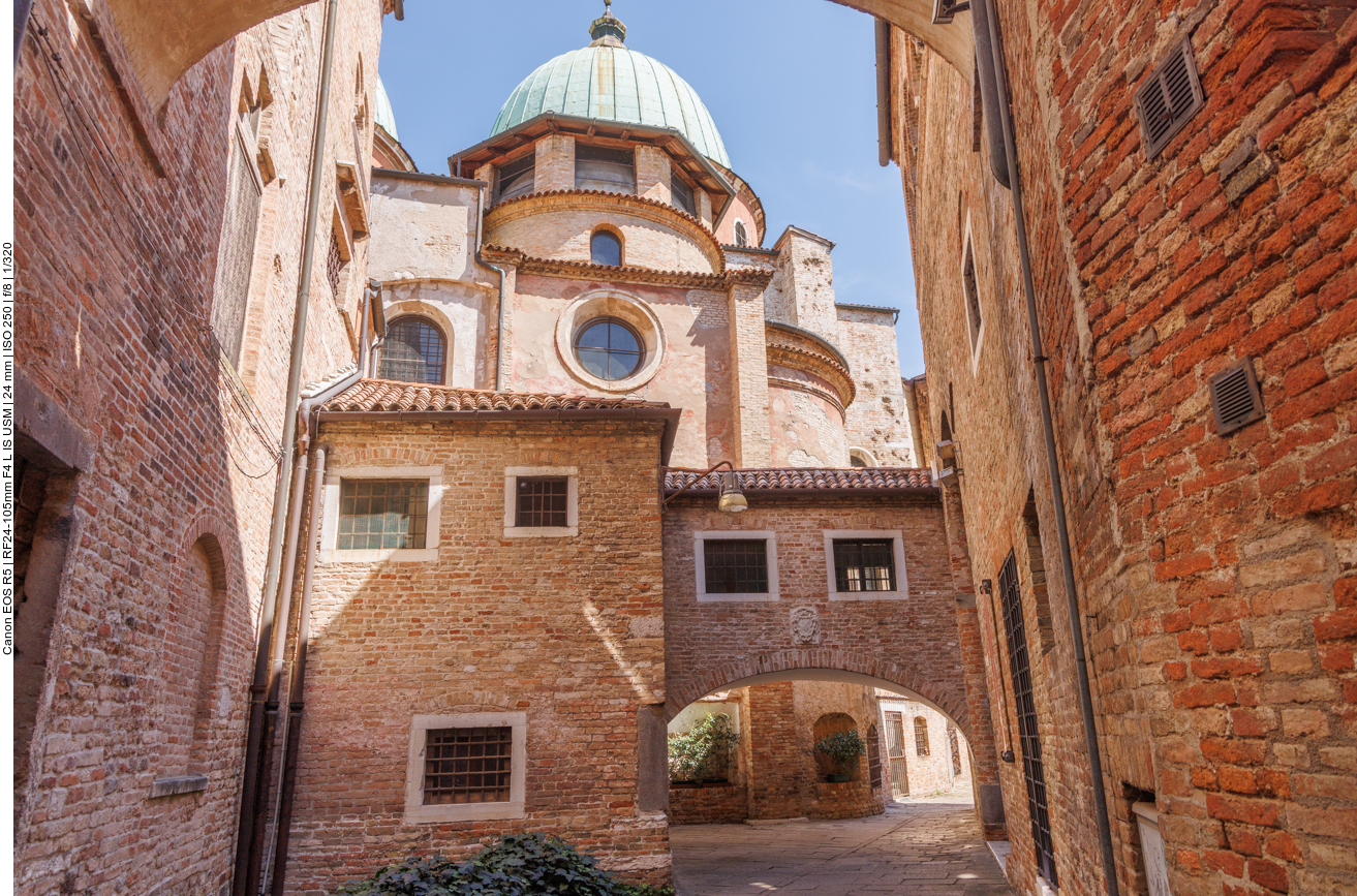 Hinter dem Dom von Treviso ...