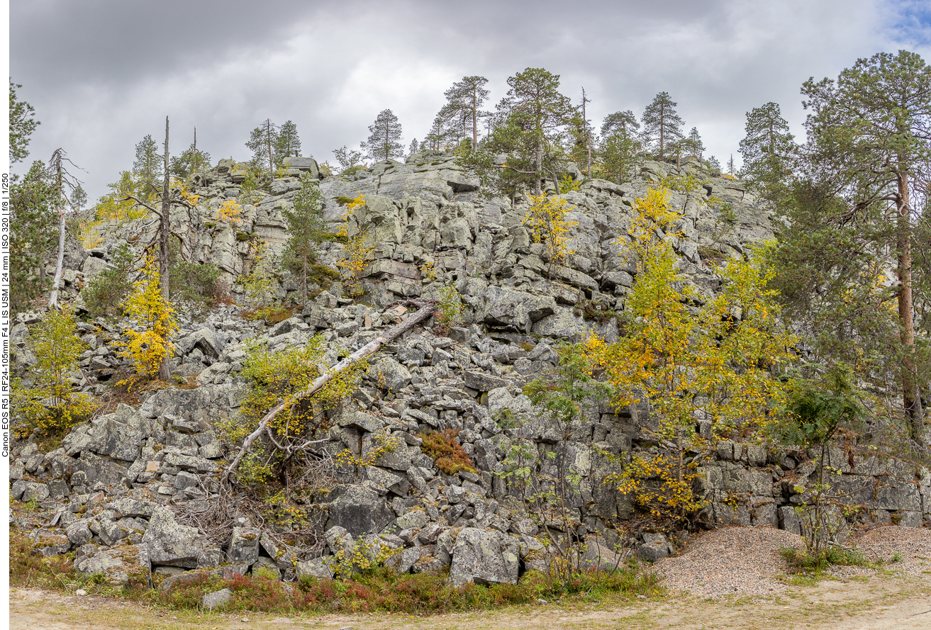 Felsen auf der einen Seite ...