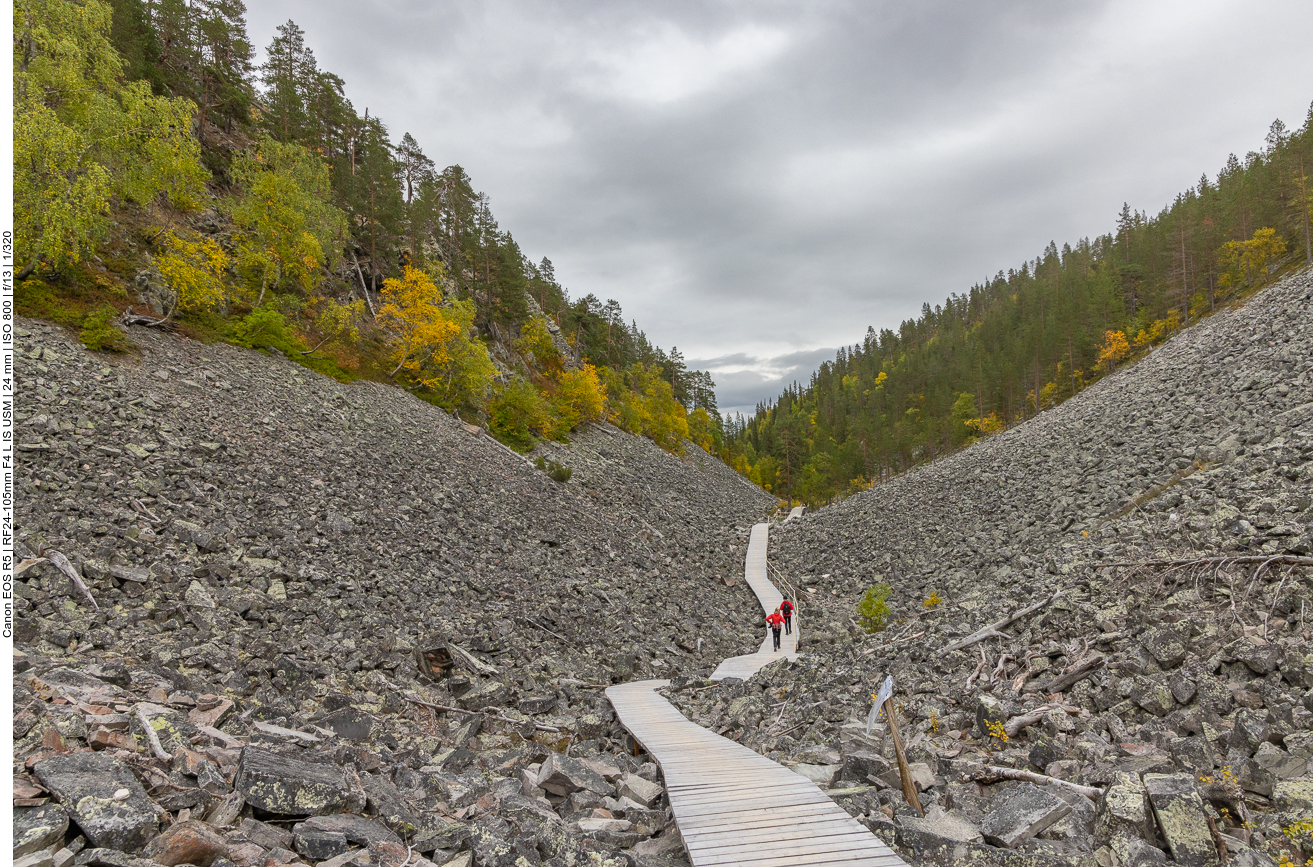 Ohne die Holzbohlen wäre es ungleich schwieriger hier durchzukommen