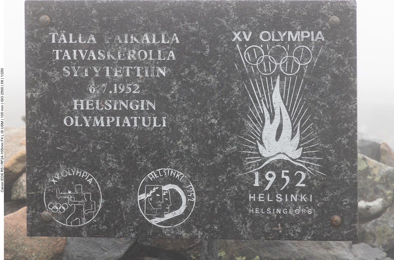 An der Himmelskammer, Übersetzung: "Ein solcher Fleck am Himmel wurde am 6.7.1952 von der olympischen Flamme in Helsinki entzündet"