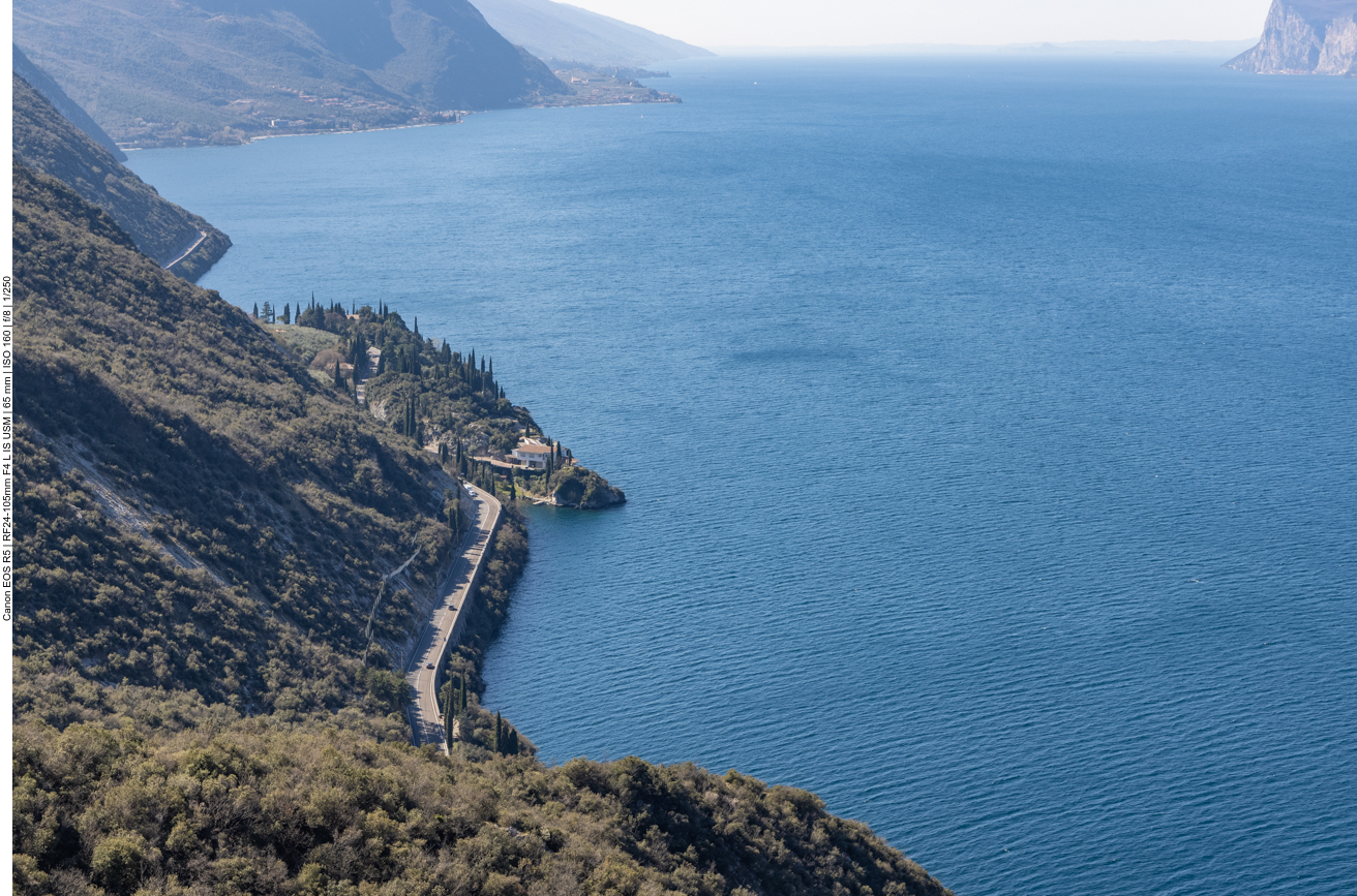Wir ahnen noch nicht, dass wir bis zum Ufer runter müssen