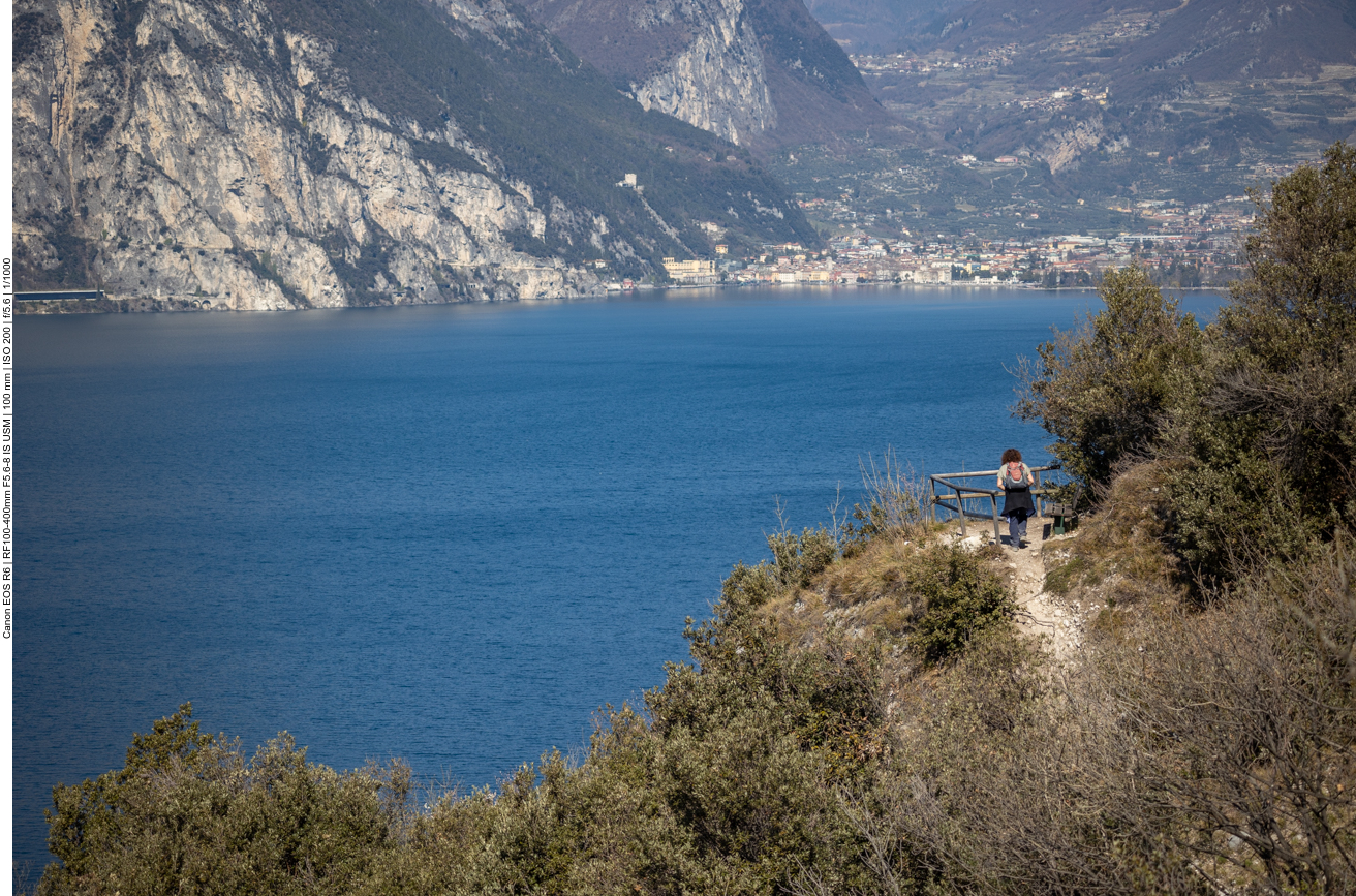Der Rundweg war leider wegen Bauarbeiten gesperrt. Da wir nicht den gleichen Weg zurück wollten, sind wir zum See hinunter und dann mit dem Bus nach Riva gefahren