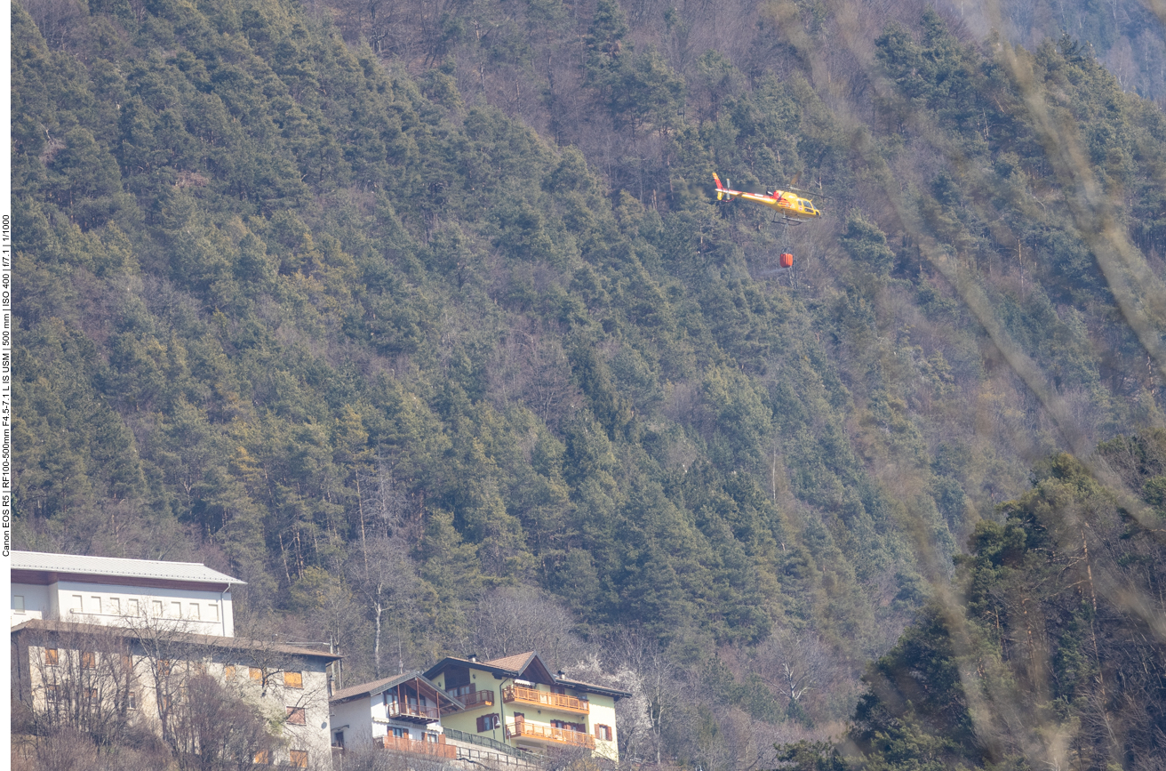 Hubschrauber mit L&ouml;schtank