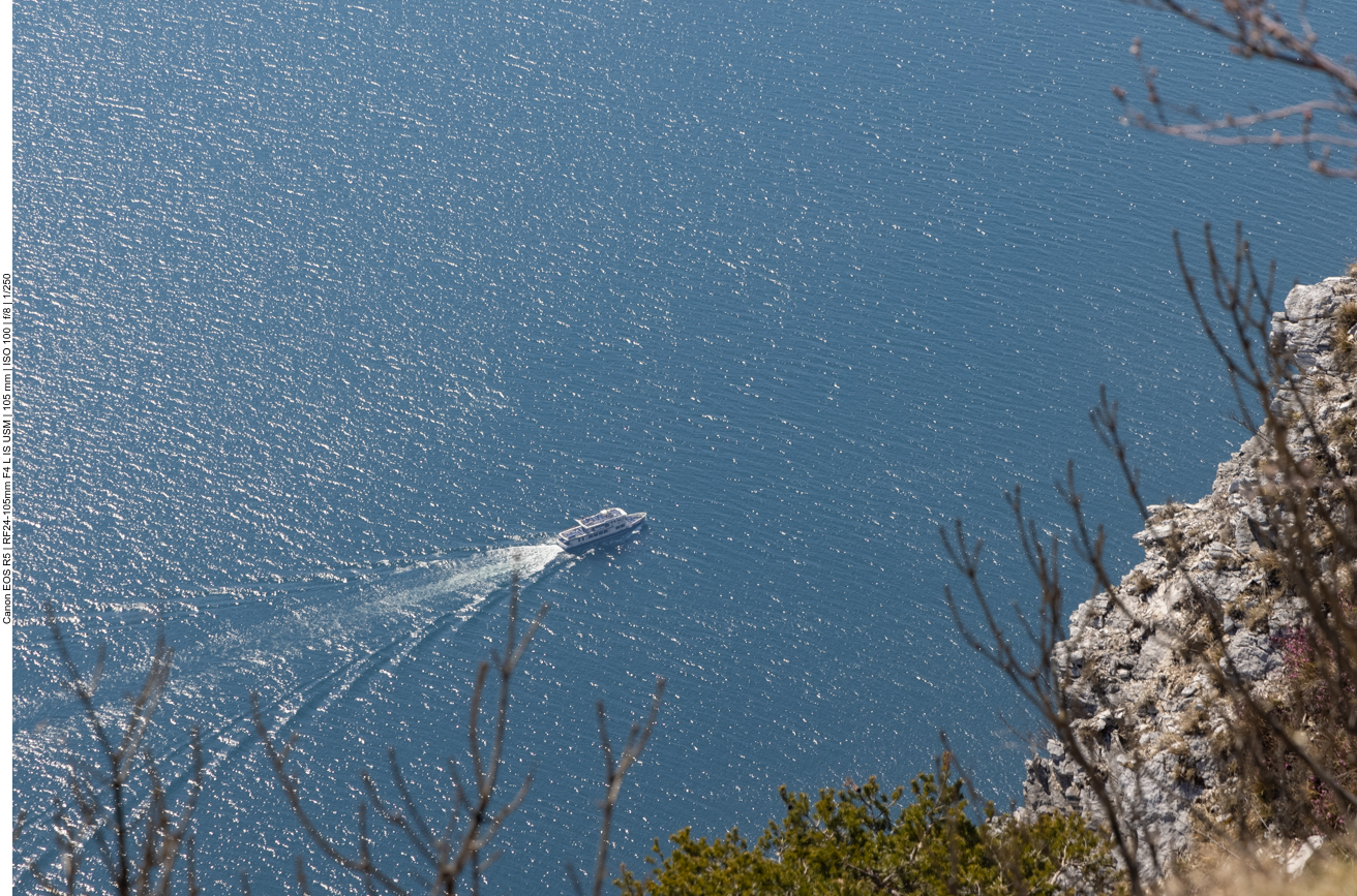 Unter uns das F&auml;hrschiff