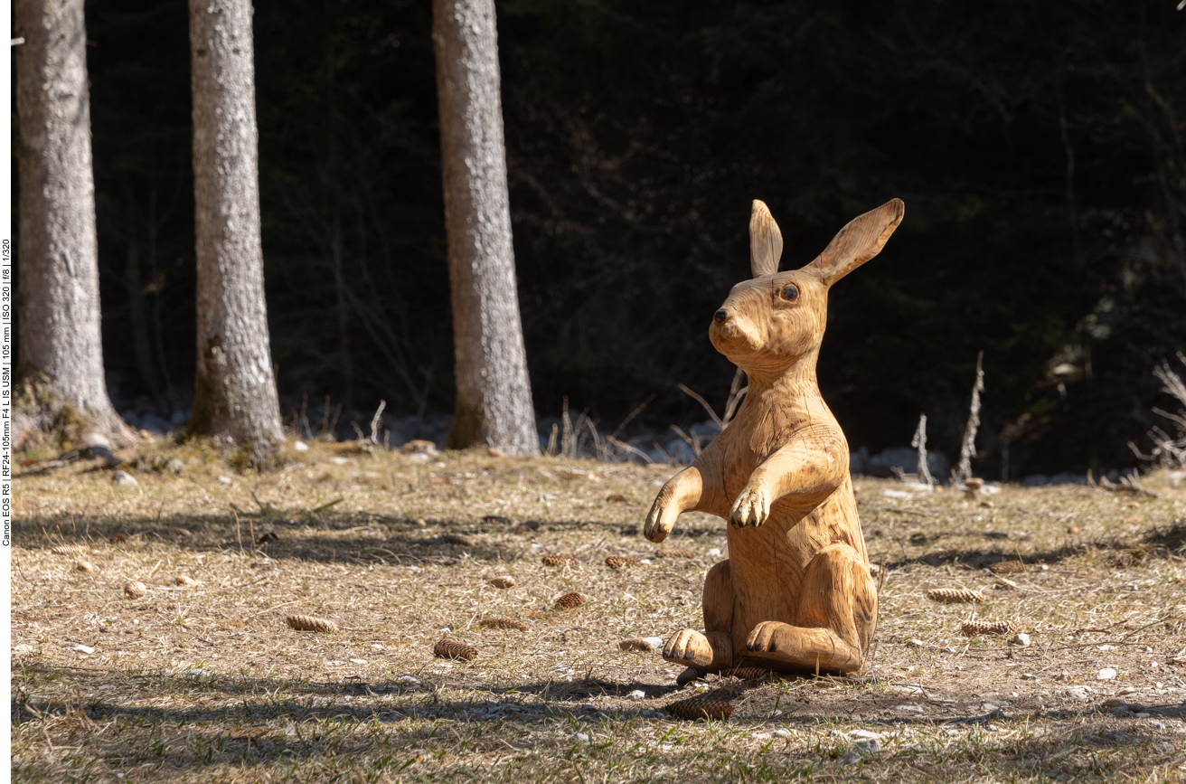 ... mit einigen geschnitzten Figuren