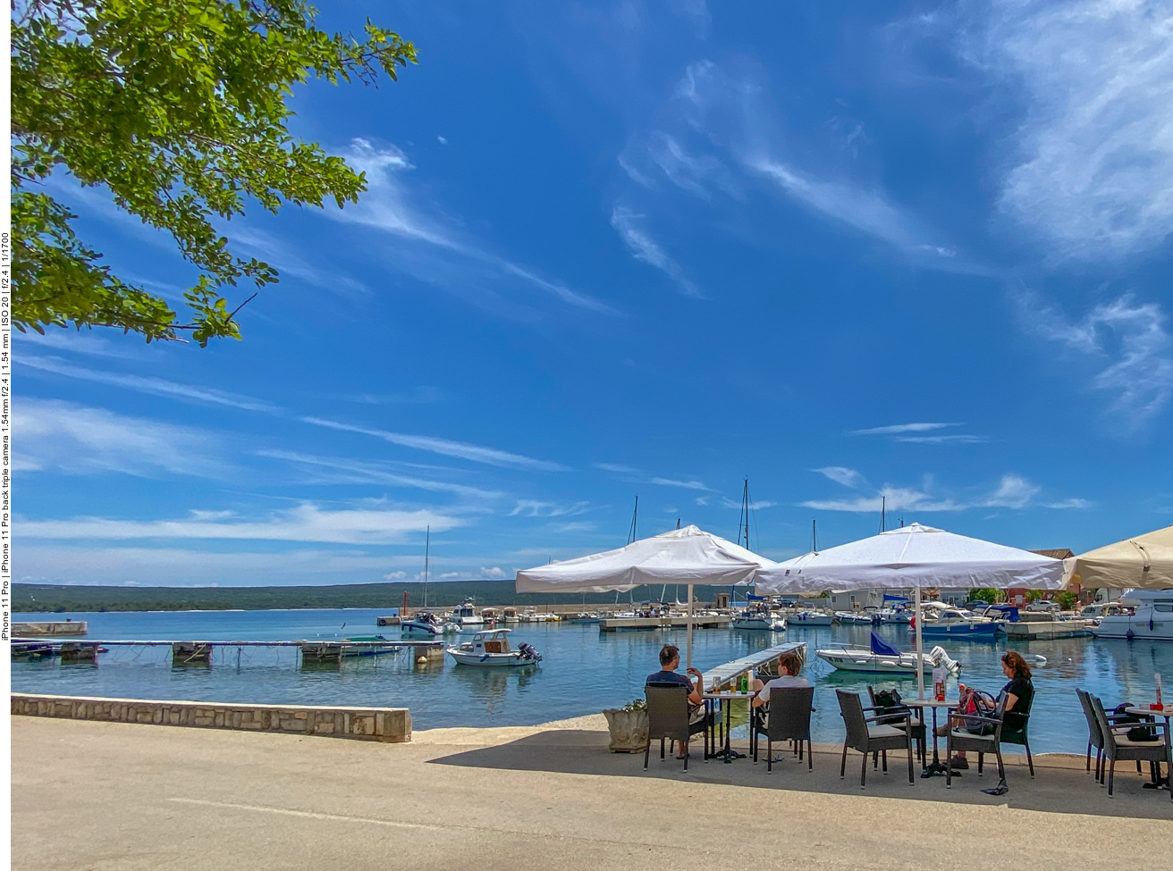Kurze Rast am Hafen von Nerezine ...