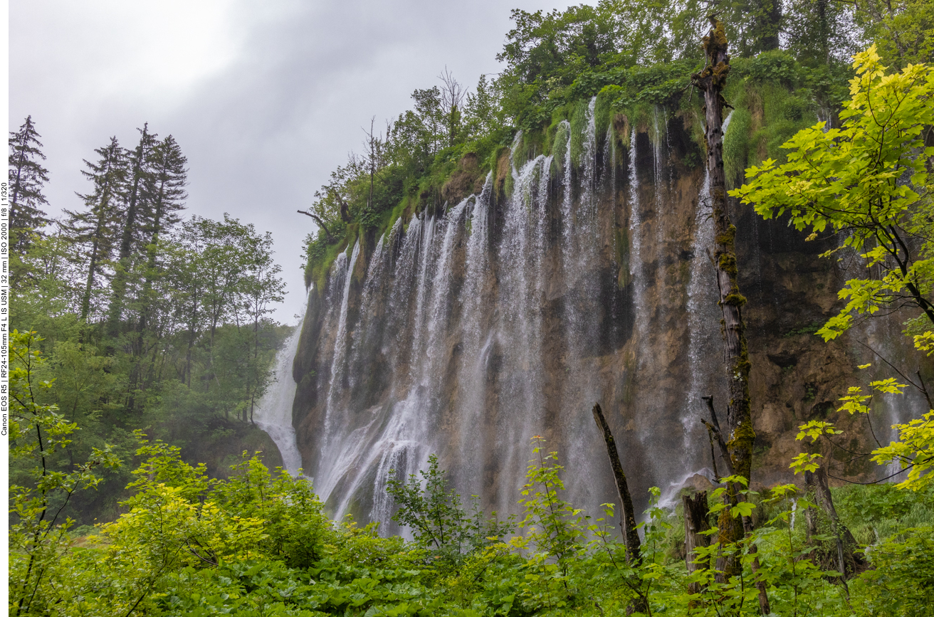 Ein Wasserfall wie ein Vorhang