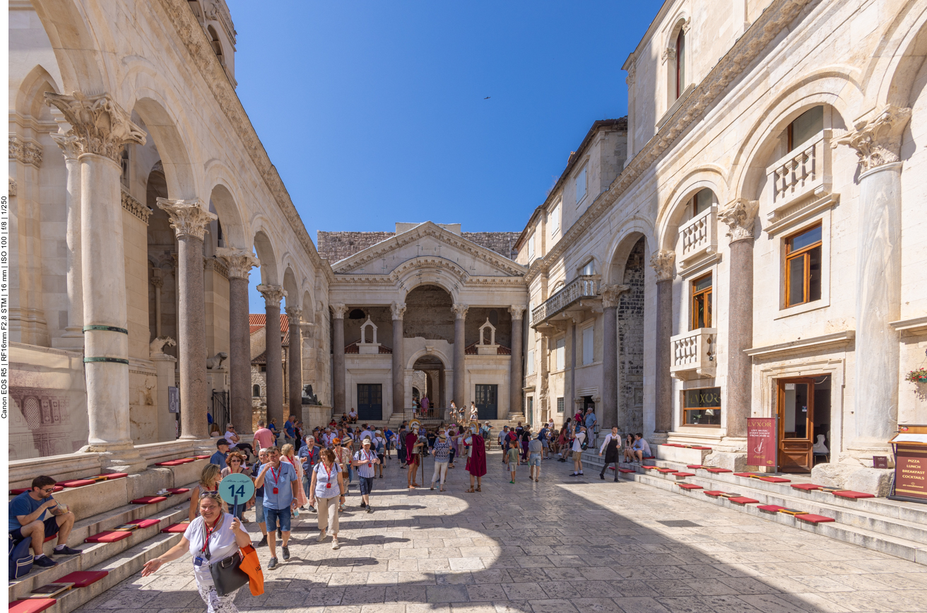Diokletianpalast: Ein antiker Baukomplex, der als Alterssitz f&uuml;r den r&ouml;mischen Kaiser Diokletian diente, welcher als einziger r&ouml;mischer Kaiser 305 n. Chr. freiwillig aus dem Amt schied, gemeinsam mit seinem Mitkaiser Maximian