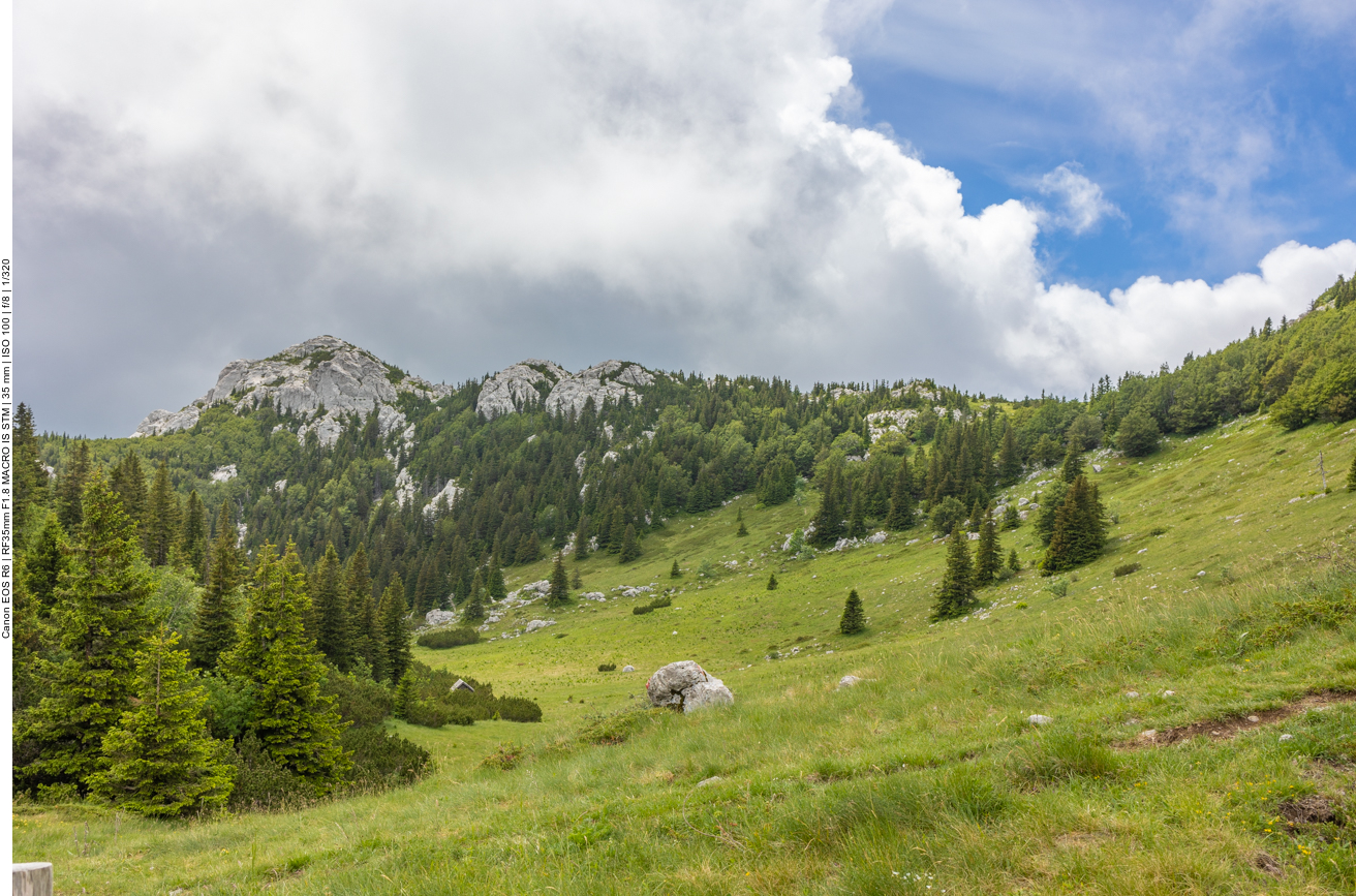 Dunkle Wolken drohen mit Regen