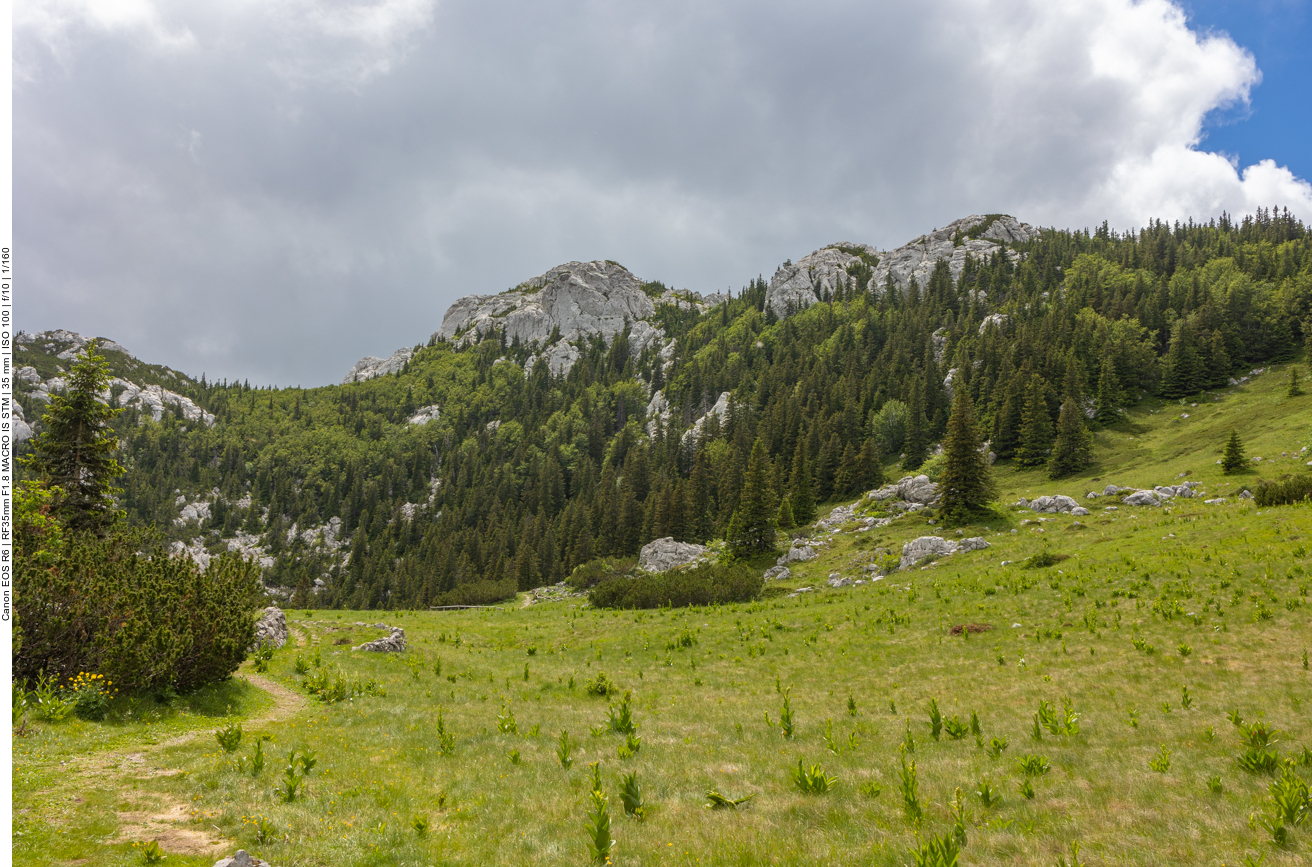 Ein "Sink Hole", das wir nun umrunden