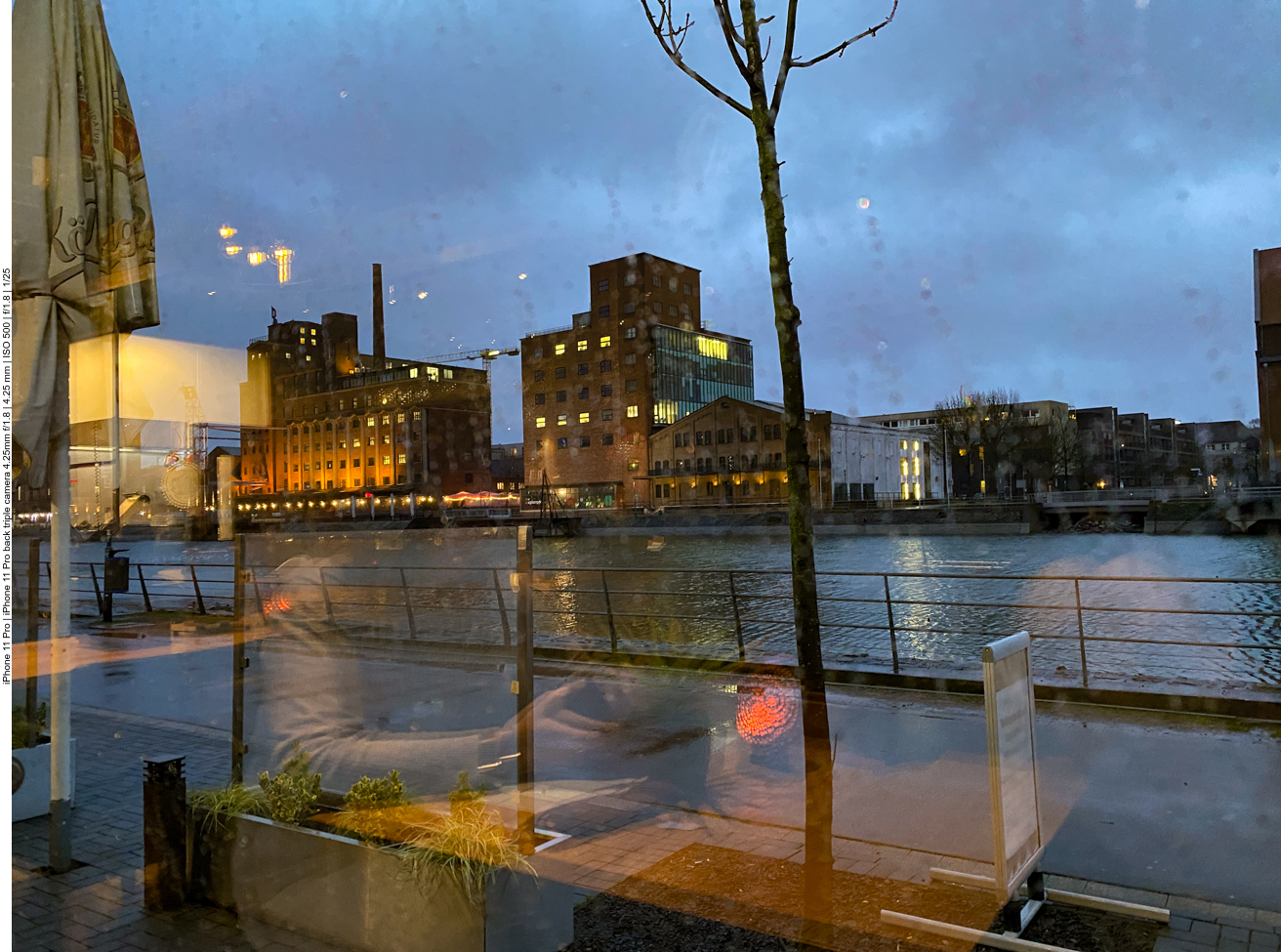 In einem Restaurant im Innenhafen, leider bei Regen