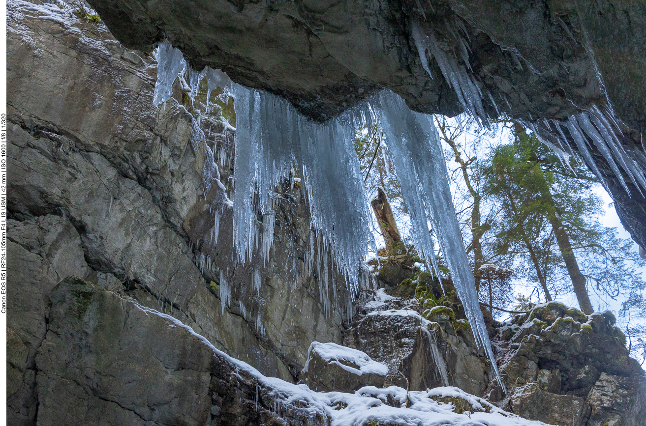 Gro&szlig;e Eiszapfen ... 